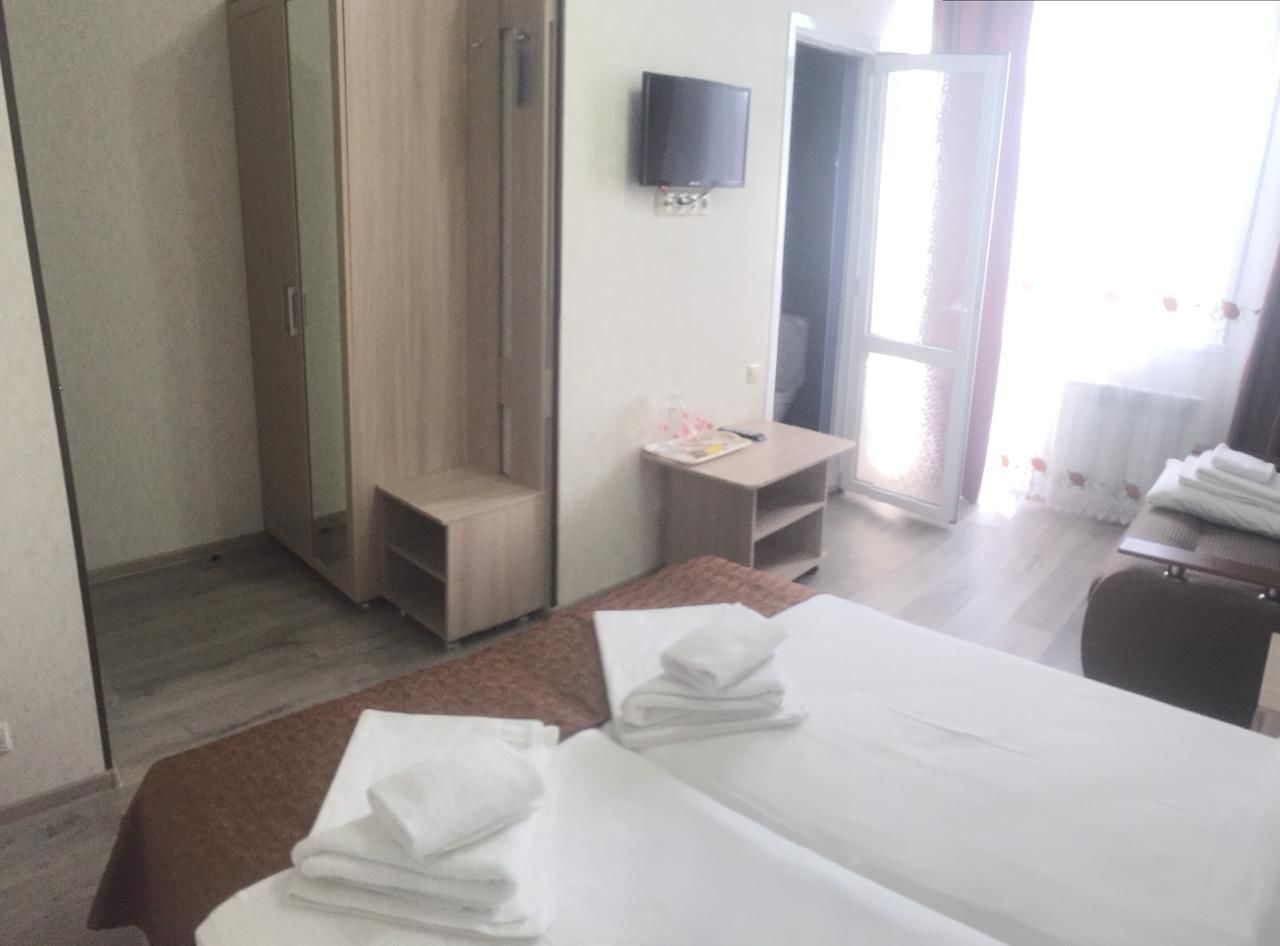 Трехместный