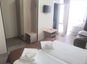 Трехместный